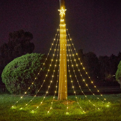 Cascada de luces navideñas con estrella