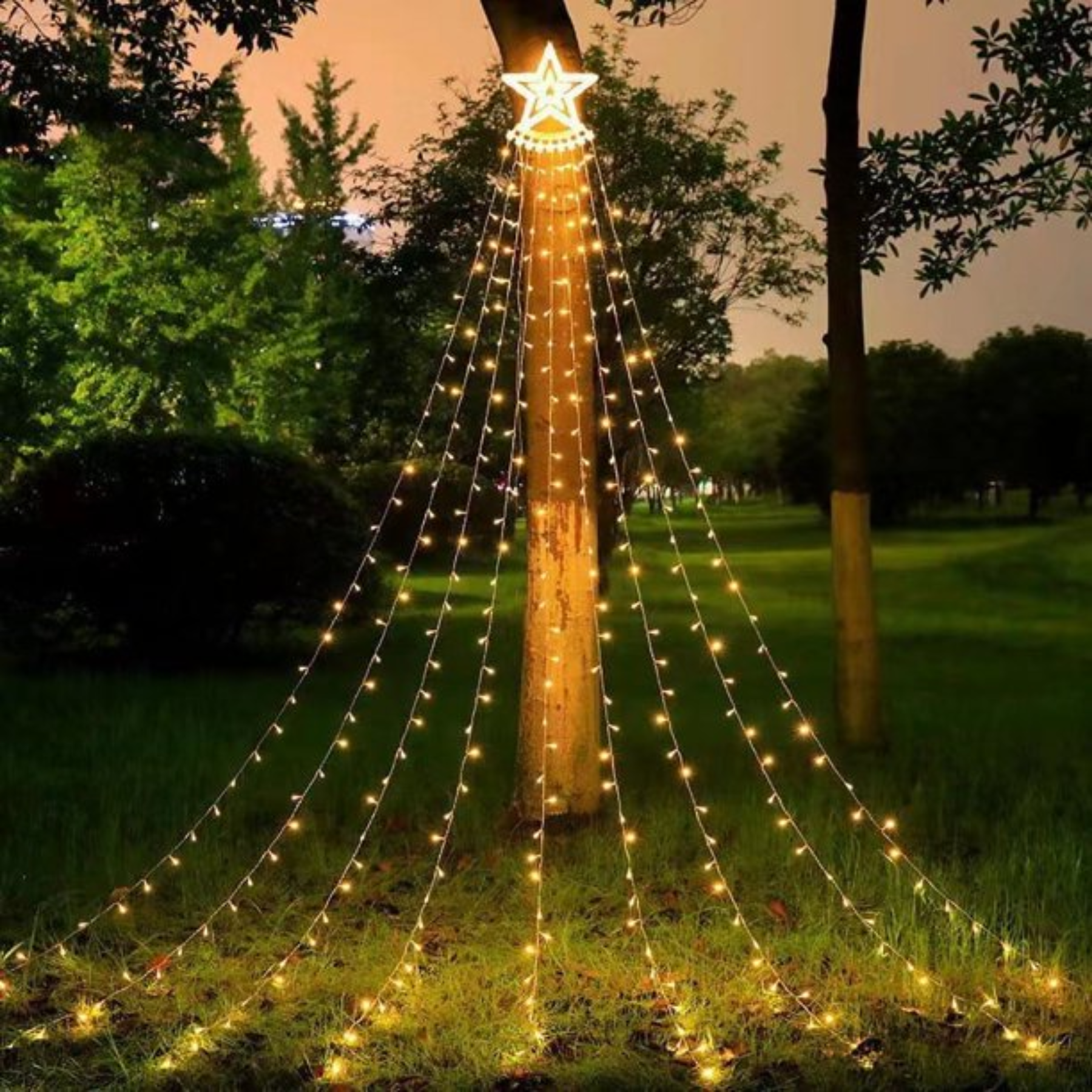 Cascada de luces navideñas con estrella